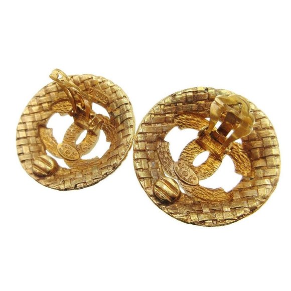 Authentic CHANEL CC Logos Button Motif Earrings Quilted Gold-plated Clip-On - Picture 6 of 6